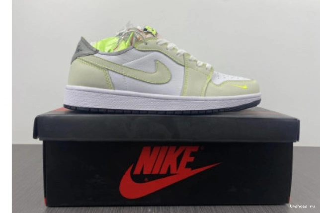 GREEN-BLACK WHITE GHOST AIR 1 OG DM7837-103 LOW JORDAN 0315